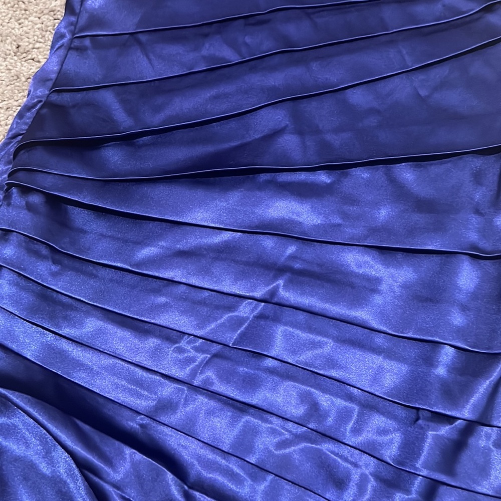 Dresses - Picture 3 of 4